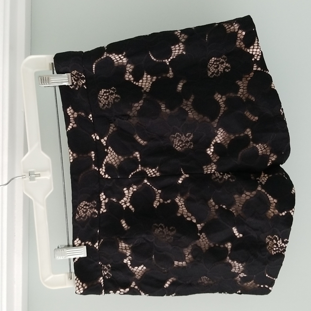 Express Lace Shorts - Picture 3 of 9